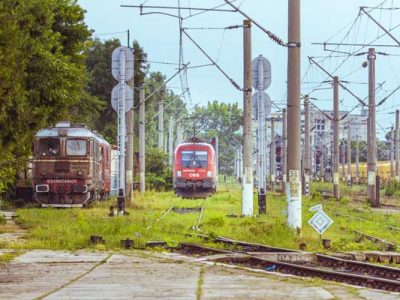 How to travel by train in Romania
